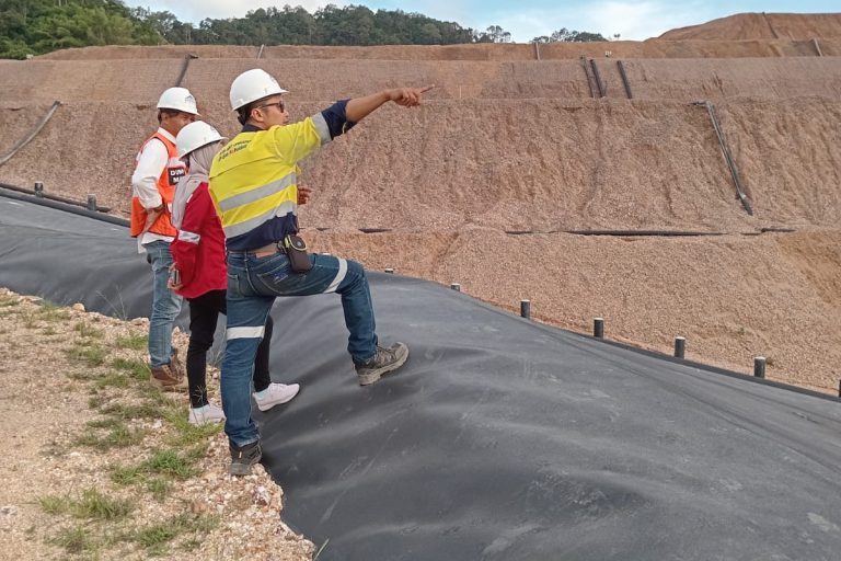 This image has an empty alt attribute; its file name is Tanpilan4-768x1024.jpg